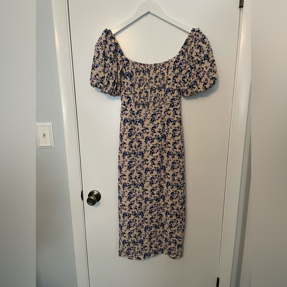 ASTR The Label. Square Neck Bubble Sleeve Dress - Picture 2 of 4
